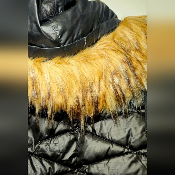 Guess Black Quilted Puffer Jacket with Faux Fur Trim Size Large - Picture 5 of 5